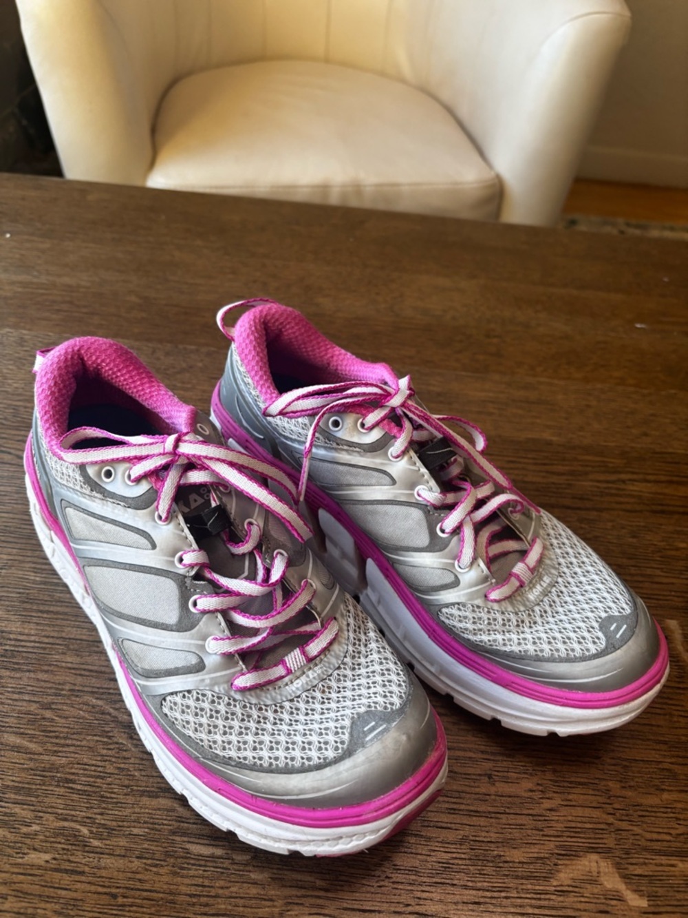 Hoka One One Conquest 2 Women’s 7.5 Gray Pink Running‎ Shoes